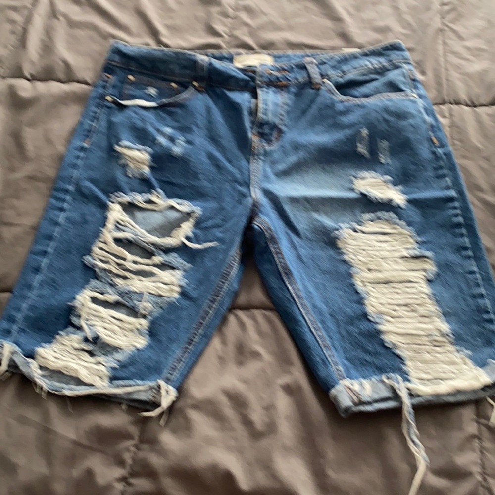 Junior Urban Heritage Distressed Shorts size 11